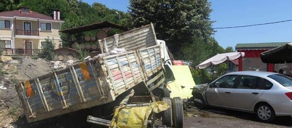 Beykoz'da moloz yüklü kamyon kaza yaptı - Sputnik Türkiye