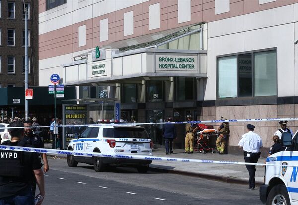 New York'taki Bronx Lebanon hastanesindeki hastalar ve sağlık personeli tahliye edildi. New York'taki Bronx Lebanon hastanesindeki hastalar ve sağlık personeli tahliye edildi. - Sputnik Türkiye