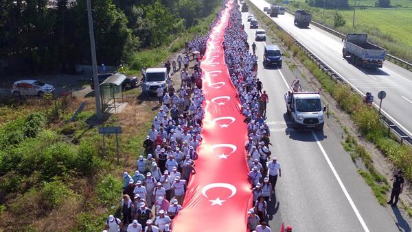 'Adalet Yürüyüşü'nde 1011 metrelik Türk bayrağı - Sputnik Türkiye