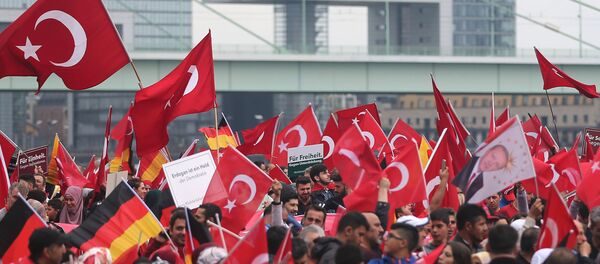 Köln'de Cumhurbaşkanı Erdoğan'a destek gösterisi - Sputnik Türkiye