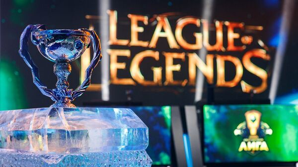 League of Legends Rift Rivals turnuvasının kupası. - Sputnik Türkiye