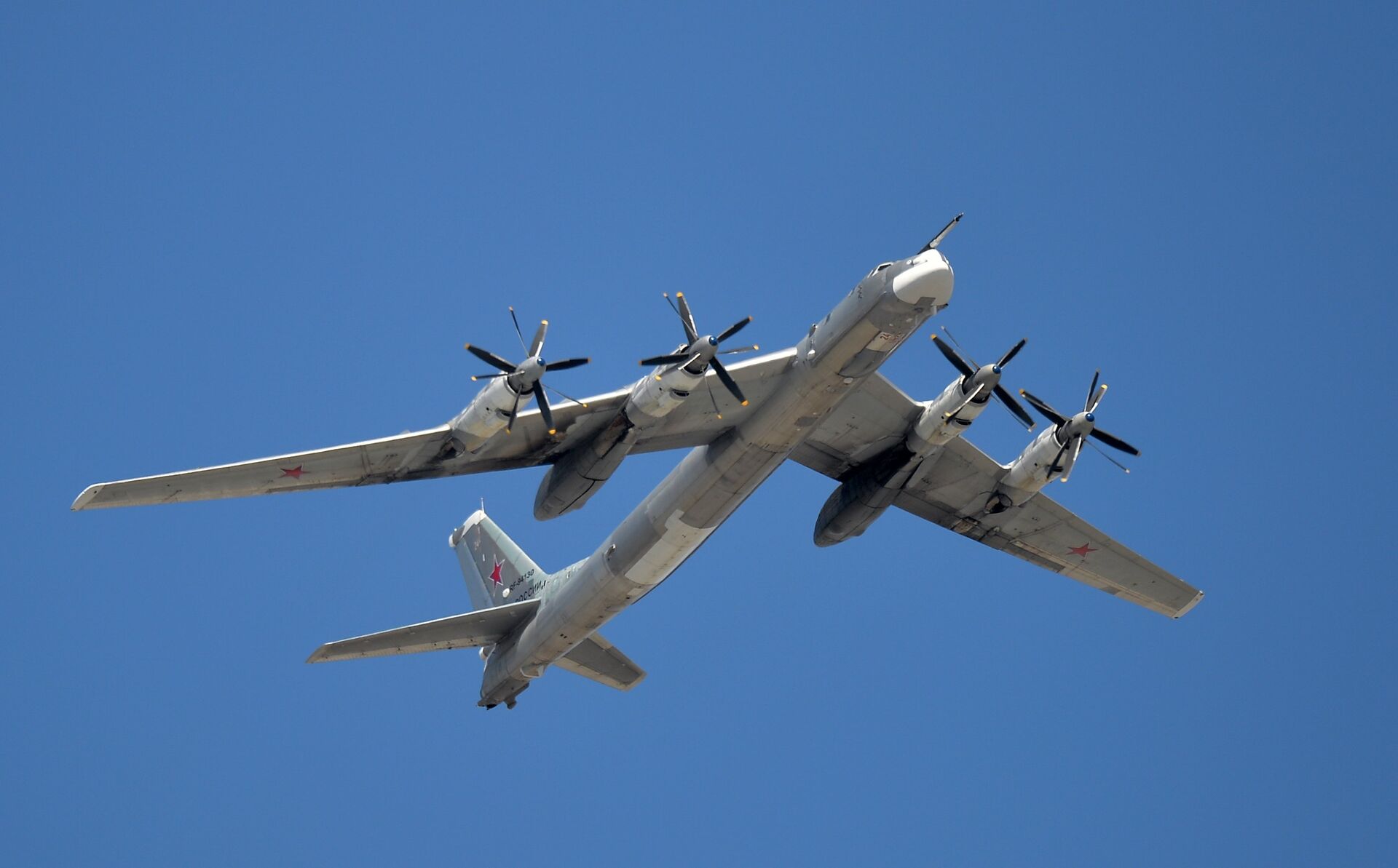 A Tupolev Tu-95MS Bear strategic bomber - Sputnik Türkiye, 1920, 27.09.2024