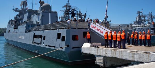 Rus Amiral Essen fırkateyni  için Sivastopol'de karşılama töreni - Sputnik Türkiye