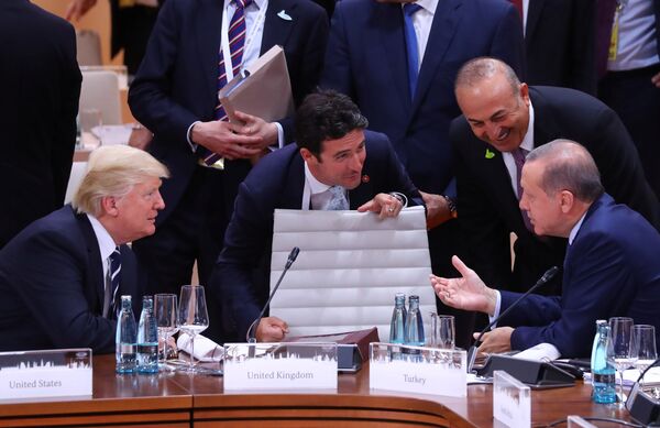 Cumhurbaşkanı Recep Tayyip Erdoğan, ABD Başkanı Donald Trump ile G20 Zirvesi'nde - Sputnik Türkiye