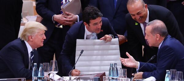 Cumhurbaşkanı Recep Tayyip Erdoğan, ABD Başkanı Donald Trump ile G20 Zirvesi'nde - Sputnik Türkiye
