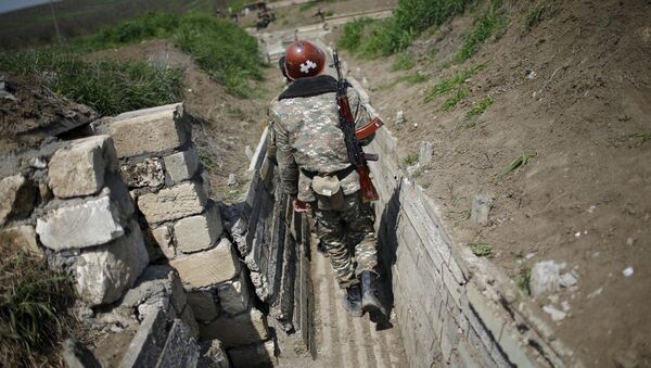 Dağlık Karabağ'da bir Ermeni asker - Sputnik Türkiye