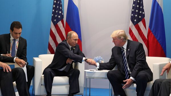 Russian President Vladimir Putin and President of the USA Donald Trump, right, talk during their meeting on the sidelines of the G20 summit in Hamburg - Sputnik Türkiye