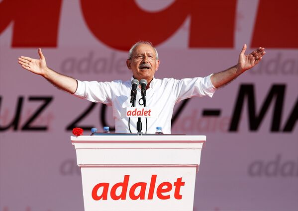 CHP lideri Kılıçdaroğlu, başlattığı 'Adalet Yürüyüşü'nü 25. gününde tamamlayarak Maltepe sahilinde düzenlenen mitinge katılarak konuşma yaptı. - Sputnik Türkiye