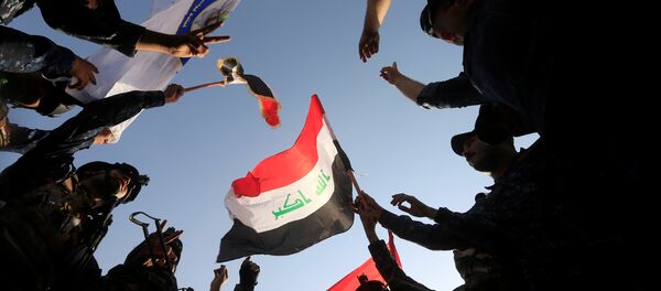 Irak bayrağı - Irak ordusu Musul'da zafer ilan etti - Sputnik Türkiye