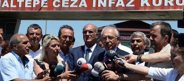 CHP Genel Başkanı Kemal Kılıçdaroğlu,  İstanbul Milletvekili Enis Berberoğlu'nu Maltepe Cezaevi'nde ziyaret etti. - Sputnik Türkiye