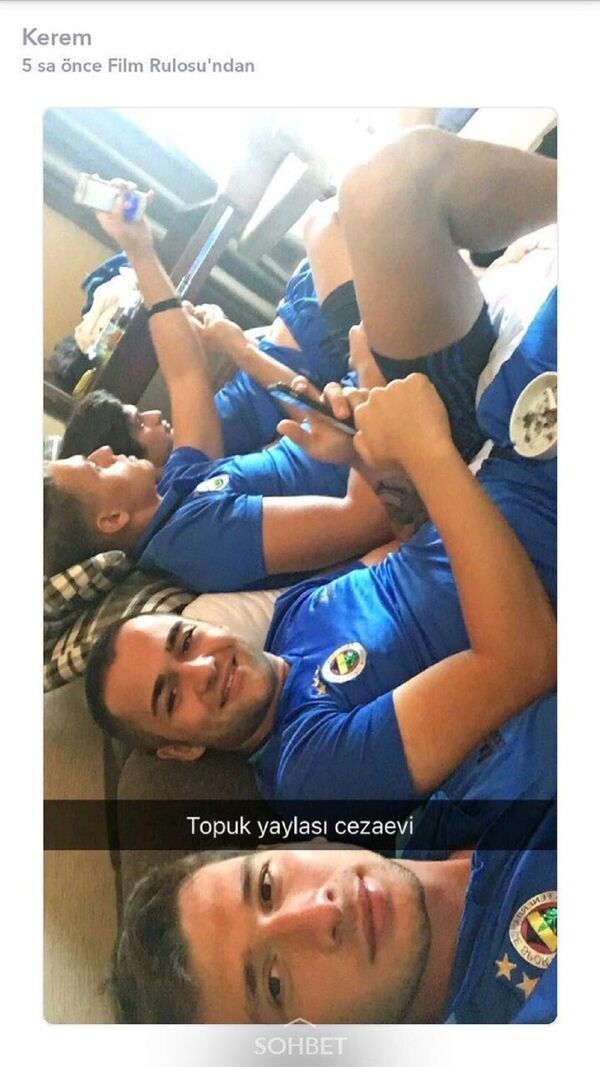 Fenerbahçe alt yapısında yer alan futbolcuların sigara içerken çekilmiş fotoğrafları. - Sputnik Türkiye