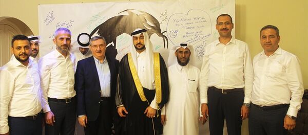 Ak Ocaklar'dan bir heyet, Suudi Arabistan, Birleşik Arap Emirlikleri (BAE), Mısır ve Bahreyn'in ambargo uyguladığı Katar'a destek ziyaretinde bulundu. Merkezi Ankara'da bulunan Ak Ocaklar'dan 4 kişilik heyet, Katar'ın başkenti Doha'da destek için bir dizi temaslarda bulundu. Ülkedeki basın kuruluşlarını ve bazı aileleri ziyaret eden heyet, Katar Emiri Şeyh Temim bin Hamad Al Sani'nin resminin bulunduğu ve vatandaşlar tarafından destek amaçlı imzalanan pankartlardan birine imza attı. Ak Ocaklar'dan bir heyet, Suudi Arabistan, Birleşik Arap Emirlikleri (BAE), Mısır ve Bahreyn'in ambargo uyguladığı Katar'a destek ziyaretinde bulundu. Merkezi Ankara'da bulunan Ak Ocaklar'dan 4 kişilik heyet, Katar'ın başkenti Doha'da destek için bir dizi temaslarda bulundu. Ülkedeki basın kuruluşlarını ve bazı aileleri ziyaret eden heyet, Katar Emiri Şeyh Temim bin Hamad Al Sani'nin resminin bulunduğu ve vatandaşlar tarafından destek amaçlı imzalanan pankartlardan birine imza attı. - Sputnik Türkiye