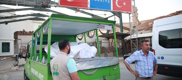 Suriyeli hamile kadın Emani el-Rahmun (20) ile 10 aylık erkek bebeği Halaf el-Rahmun'un cenazeleri - Sputnik Türkiye