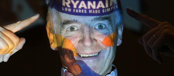 Chief Executive Officer of Irish airline Ryanair Michael O'Leary poses with his company's logo projected on his face as he attends a press conference at a hotel in London on August 31, 2016. Chief Executive Officer of Irish airline Ryanair Michael O'Leary poses with his company's logo projected on his face as he attends a press conference at a hotel in London on August 31, 2016. - Sputnik Türkiye