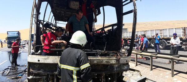 Şanlıurfa-Mardin yolunca seyreden yolcu otobüsünde yangın - Sputnik Türkiye