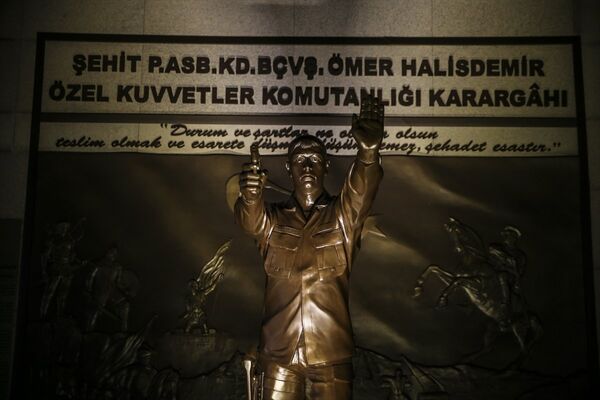 Ömer Halisdemir anıtı - Sputnik Türkiye