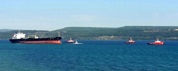 Çanakkale Boğazı'nda karaya oturan tanker kurtarıldı - Sputnik Türkiye
