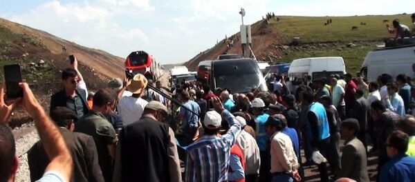 Çıldırlı ilk kez tren görmek için yollara döküldü - Sputnik Türkiye