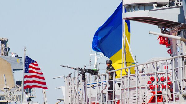 The Ukrainian Navy Hetman Sahaidachnyi frigate (R) and United States Navy missile destroyer Donald Cook (DDG-75) are moored near one another during the international drill Sea Breeze-2015 which officially begins in southern Ukrainian city of Odessa, on September 1, 2015. - Sputnik Türkiye