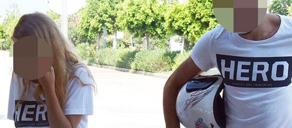 'Hero' tişörtü - Sputnik Türkiye