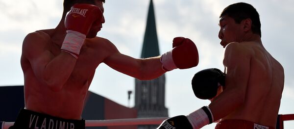 ‘Boks Günü’nde Kızıl Meydan’da rekora imza atıldı ‘Boks Günü’nde Kızıl Meydan’da rekora imza atıldı - Sputnik Türkiye