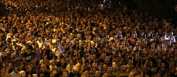 Müslümanlar Mescid-i Aksa dışında namaz kılmayı sürdürüyor - Sputnik Türkiye