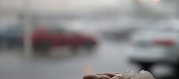 İstanbul Cevizlibağ'da dolu şeklinde de görülen yağış, kent genelinde etkili oldu. İstanbul Cevizlibağ'da dolu şeklinde de görülen yağış, kent genelinde etkili oldu. - Sputnik Türkiye