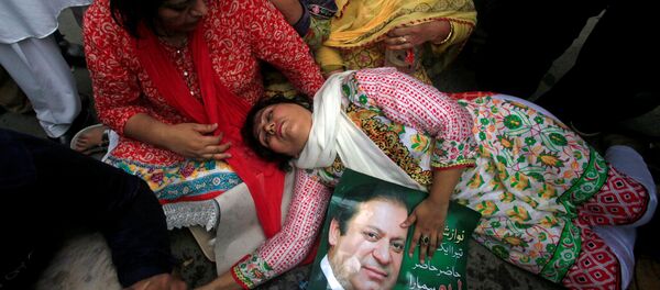 Pakistan Başbakanı Navaz Şerif görevinden azledildi Pakistan Başbakanı Navaz Şerif görevinden azledildi - Sputnik Türkiye