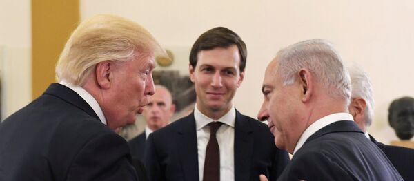 Israel's Prime Minister Benjamin Netanyahu and U.S. President Donald Trump chat as White House senior advisor Jared Kushner is seen in between them, during their meeting at the King David hotel in Jerusalem May 22, 2017 - Sputnik Türkiye