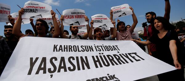 Cumhuriyet gazetesi - protesto - Sputnik Türkiye