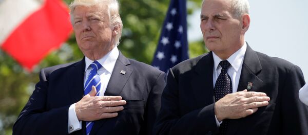 ABD Başkanı Donald Trump ile İç Güvenlik Bakanı John Kelly - Sputnik Türkiye