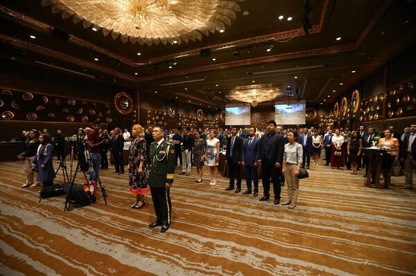 Çin Halk Kurtuluş Ordusu'nun (PLA) 90. kuruluş yıl dönümü dolayısıyla düzenlenen resepsiyona Rusya'nın Ankara Büyükelçisi Aleksey Yerhov da katıldı. Çin Halk Kurtuluş Ordusu'nun (PLA) 90. kuruluş yıl dönümü dolayısıyla düzenlenen resepsiyona Rusya'nın Ankara Büyükelçisi Aleksey Yerhov da katıldı. - Sputnik Türkiye