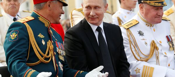 Rusya Devlet Başkanı Vladimir Putin, Rusya Savunma Bakanı Sergey Şoygu, Rusya Donanması Günü - Sputnik Türkiye