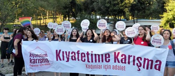 Kadınlar Maçka Parkı'nda yaşananları protesto etti - Sputnik Türkiye