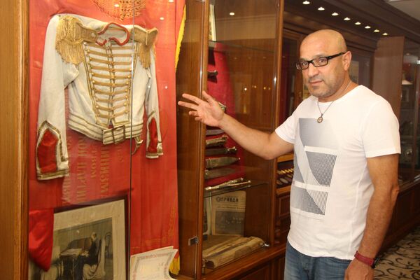 Sovyet dönemine ait antikalarla otelinde müze kurdu - Sputnik Türkiye