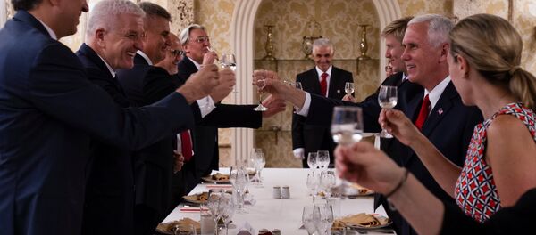 ABD Başkan Yardımcısı Mike Pence- Karadağ Başbakanı Dusko Markovic - Sputnik Türkiye