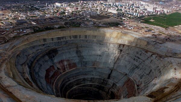 Rusya’ya bağlı Yakutistan’daki Alsora şirketine ait Mir isimli bir elmas madeni - Sputnik Türkiye