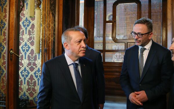 Erdoğan, açılışın ardından camiyi gezdi. - Sputnik Türkiye