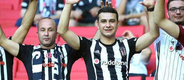 Beşiktaş taraftarı Beşiktaş taraftarı - Sputnik Türkiye