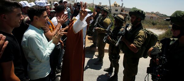 Filistinli protestocular, İsrail askerleri - Sputnik Türkiye