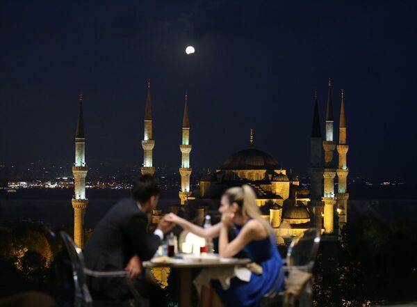 'Parçalı ay tutulması' gerçekleşti - Sputnik Türkiye