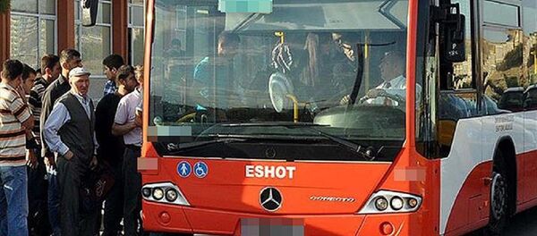 İzmir'de bir otobüs - Sputnik Türkiye