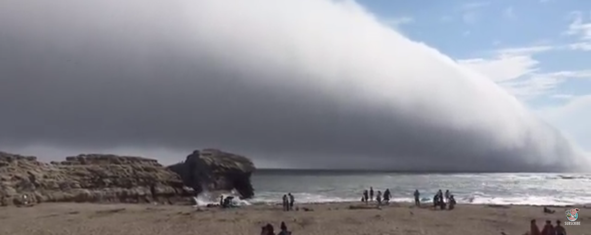 Kaliforniya'da sahilin üzerini kaplayan dev bulut ‘kıyamet başladı’ dedirtti - Sputnik Türkiye, 1920, 17.11.2025