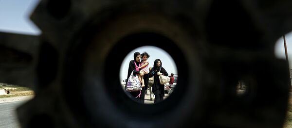 Rakka'da IŞİD'den kaçan halk - Sputnik Türkiye