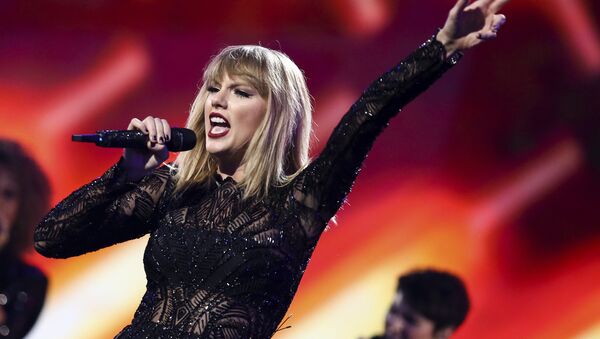 Taylor Swift taciz davasında ifade verdi - Sputnik Türkiye