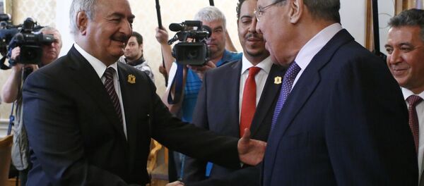 Libya Ulusal Ordusu komutanı Mareşal Halife Haftar ve Rusya Dışişleri Bakanı Sergey Lavrov - Sputnik Türkiye
