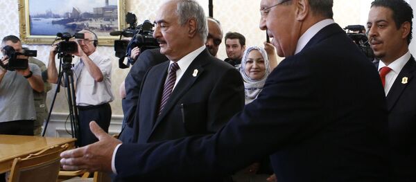 Rusya Dışişleri Bakanı Sergey Lavrov ve  Libya Ulusal Ordusu komutanı Mareşal Halife Hafter - Sputnik Türkiye
