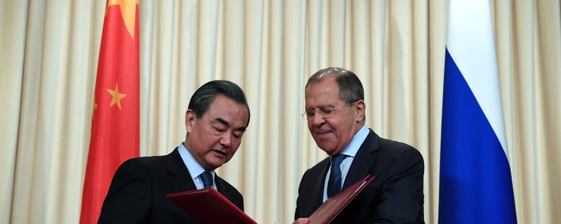 Rusya Dışişleri Bakanı Sergey Lavrov ve Çin Dışişleri Bakanı Wang Yi, - Sputnik Türkiye, 1920, 03.04.2023