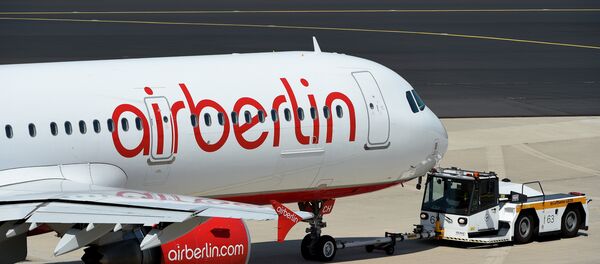 A photo taken on August 3, 2015 shows an Airbus of German airline Air Berlin on the runway in Duesseldorf, western Germany. - Sputnik Türkiye