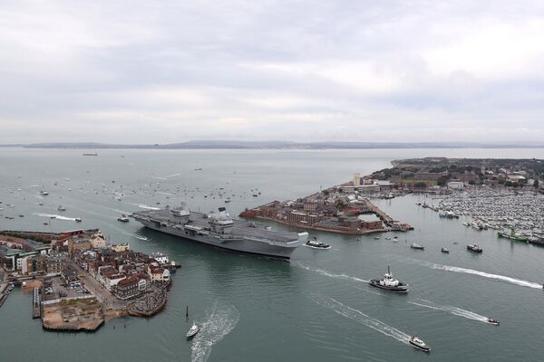 İngiltere'nin yeni uçak gemisi Portsmouth'taki üsse ulaştı - Sputnik Türkiye